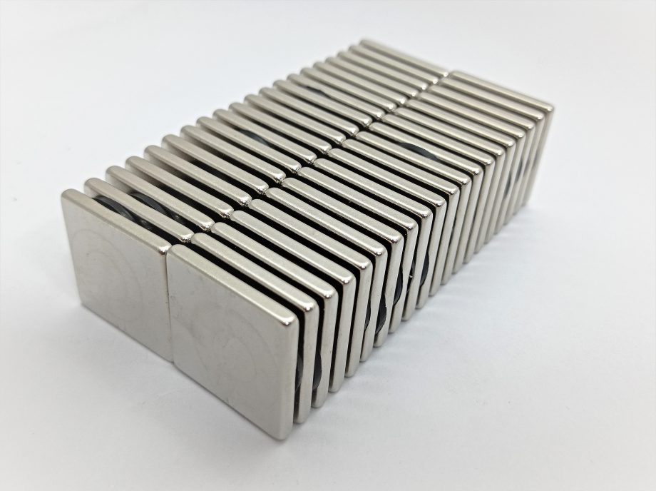 R/E BLOCK25 x 25 x 3 N42 GRADE