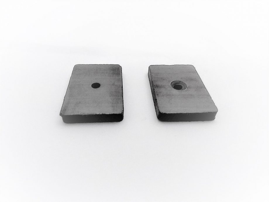 FERRITE BLOCK 30 x 20 x 4 HOLE
